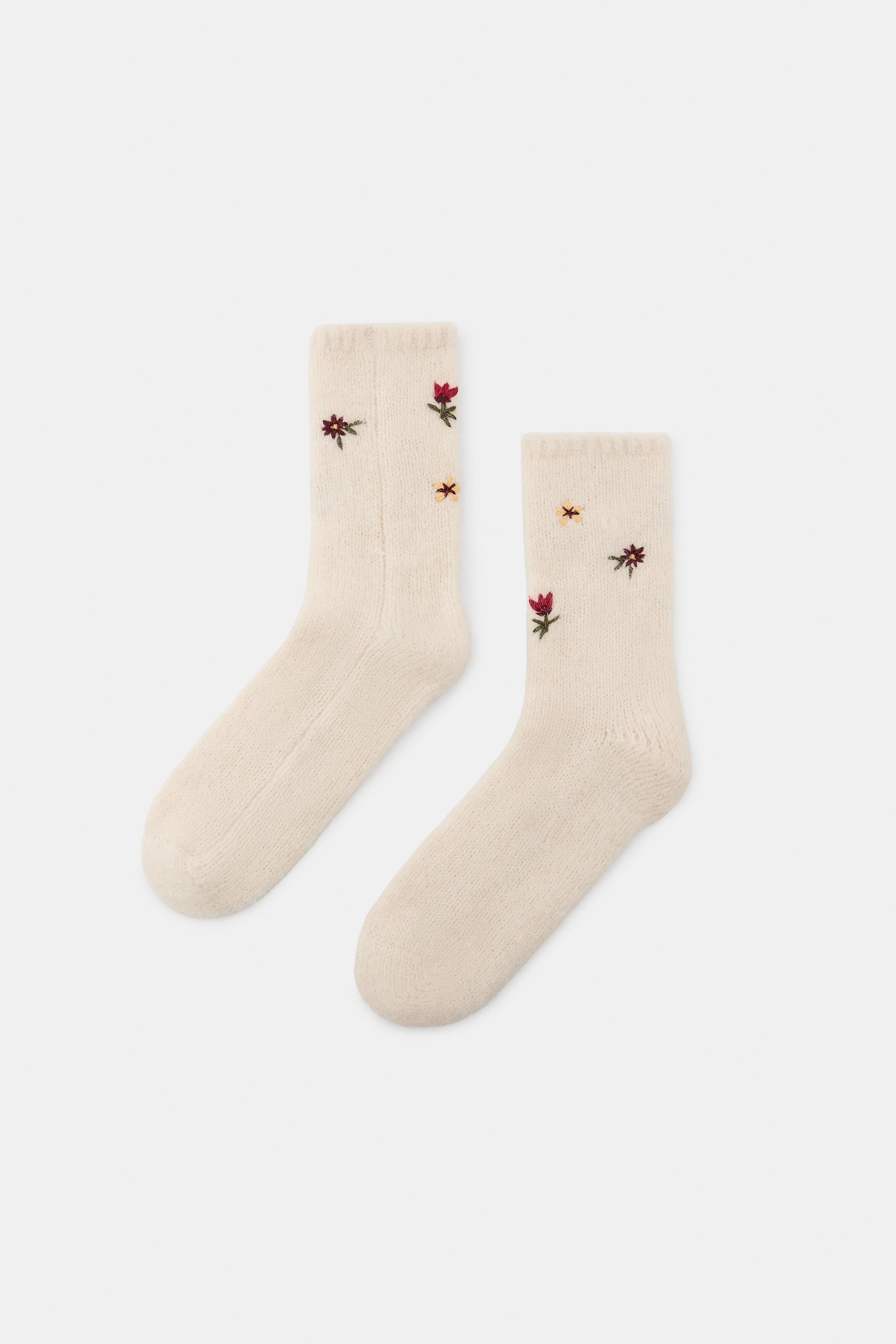 EMBROIDERED FLOWER SOCKS